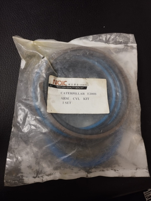 CATERPILLER ARM CYL KIT E200B | Brand New |